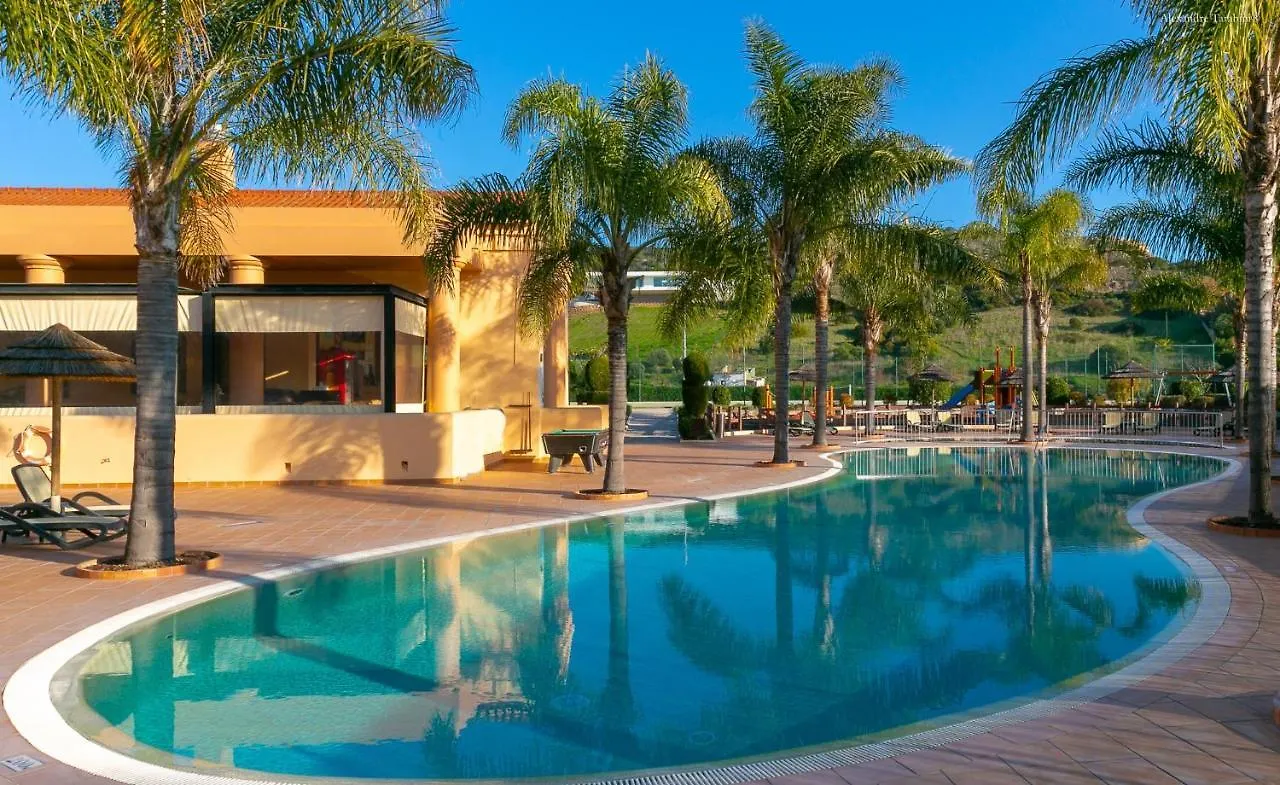 Luzbay Pool Apartments